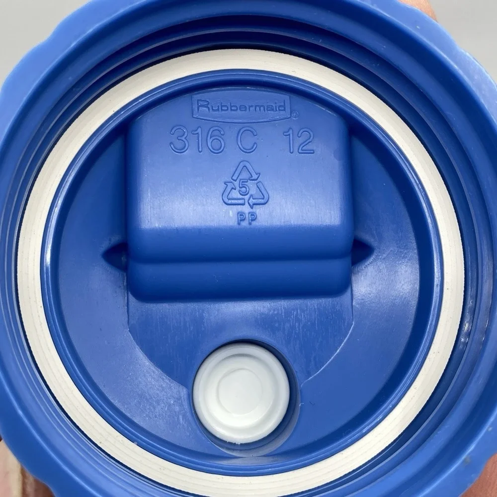 Rubbermaid Servin Saver 2 Quart 2468 Storage Bottle with Blue Flip Top Lid 316c